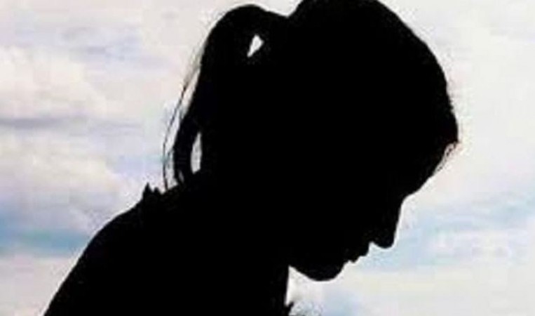 Student commits suicide by writing about sexual abuse, mother says - Chemistry teacher suspected