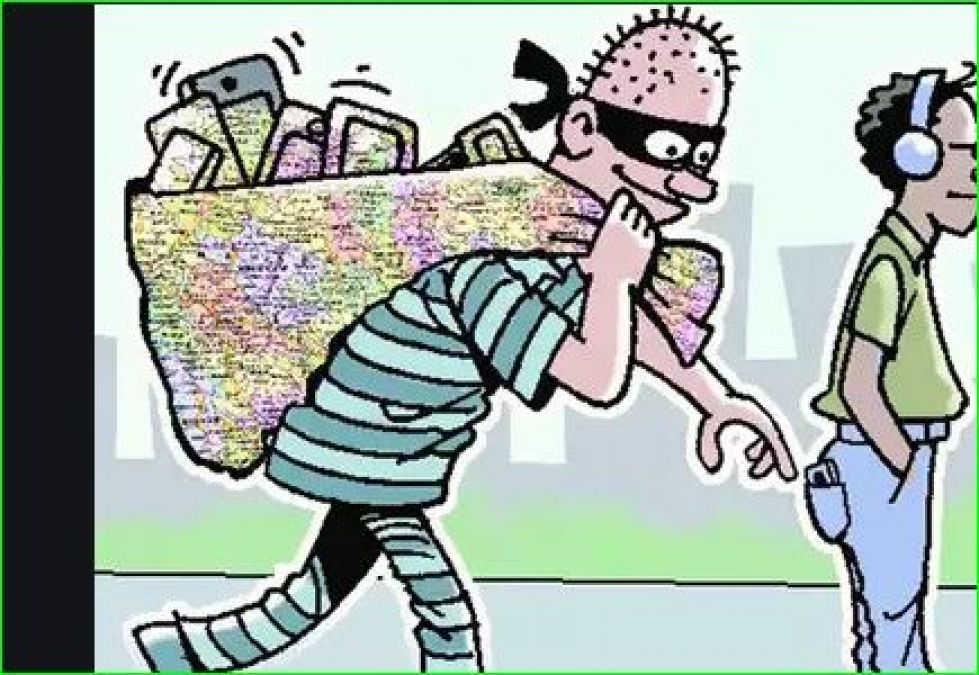 इंदौर-चंडीगढ़ एक्सप्रेस में टीटी बनकर घुसे चोर और ले उड़े लाखो का सामान