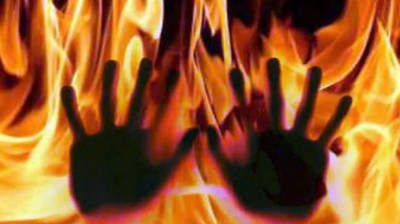 In one-sided love, crazy lover set himself on fire, hugged the GF and then...