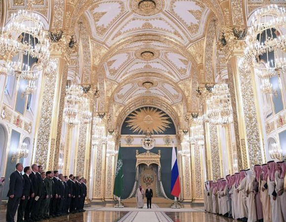 सऊदी अरब के किंग पहुंचे रूस