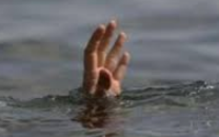 तालाब में तैरती मिली लाश, जांच में जुटी पुलिस