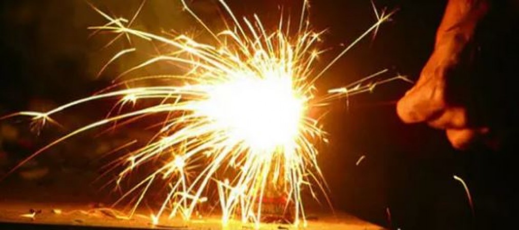 Dispute over bursting crackers, 3 minors killed a 21-year-old youth