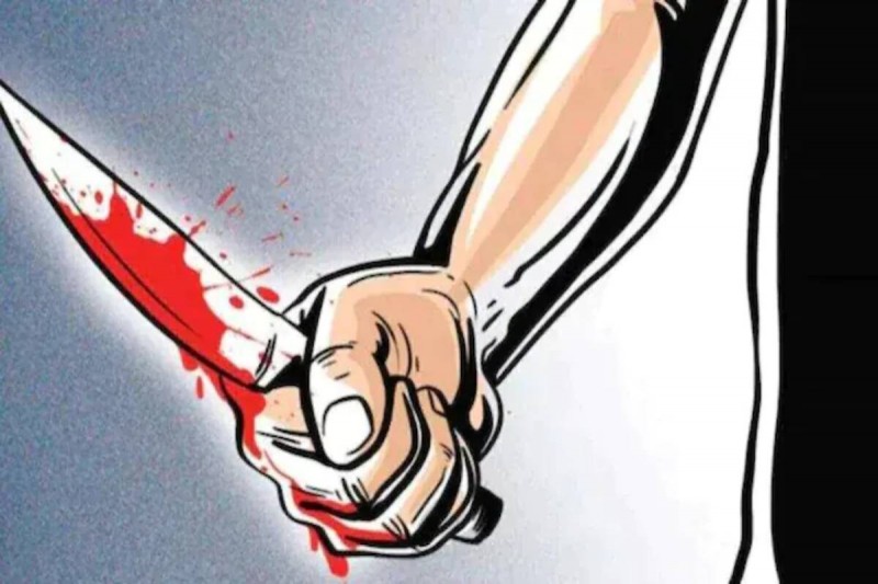 Shocking: Man slit 18-year girl throat, cuts his own throat at Railway station