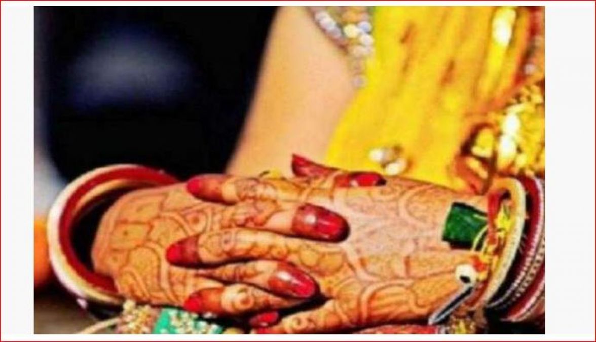 Bride was sitting after applying mehndi, then groom ran away, then married like this
