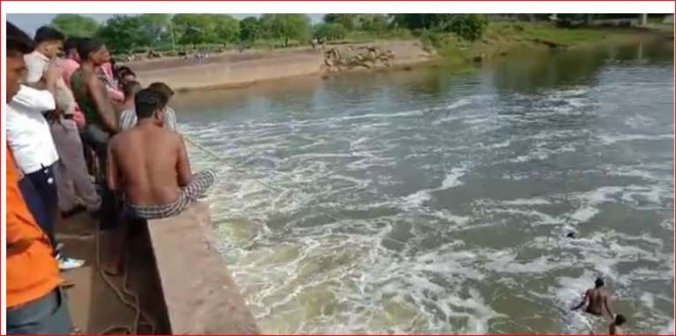 TikTok again took a young man's life, fell into the river but still no clue was found