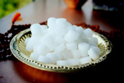 Use of Camphor and Ghee, removes negative energy from house