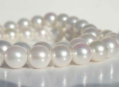Wearing Pearl can remove Chandradosh from your horoscope