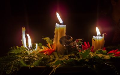 Know why Candles are connected with Christmas Eve?