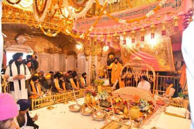 Believers come together in number to celebrate Guru Gobind Singh's birthday