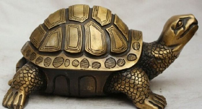 This metal tortoise can bring all the good luck in your house!