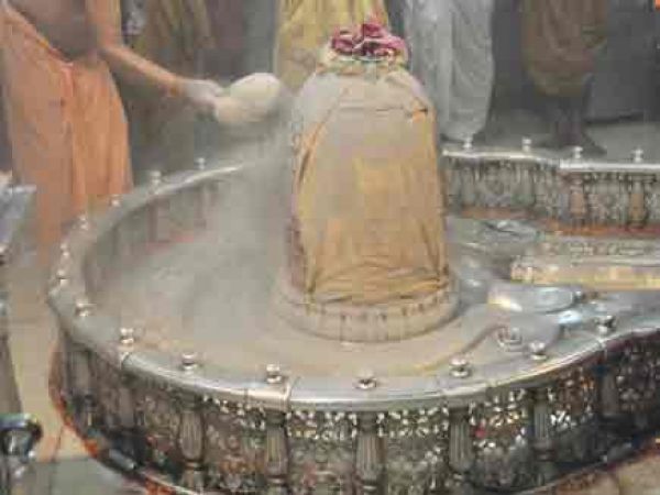 Know here what is Bhasma Arti? Why we offer the Bhasma to lord Shiva?