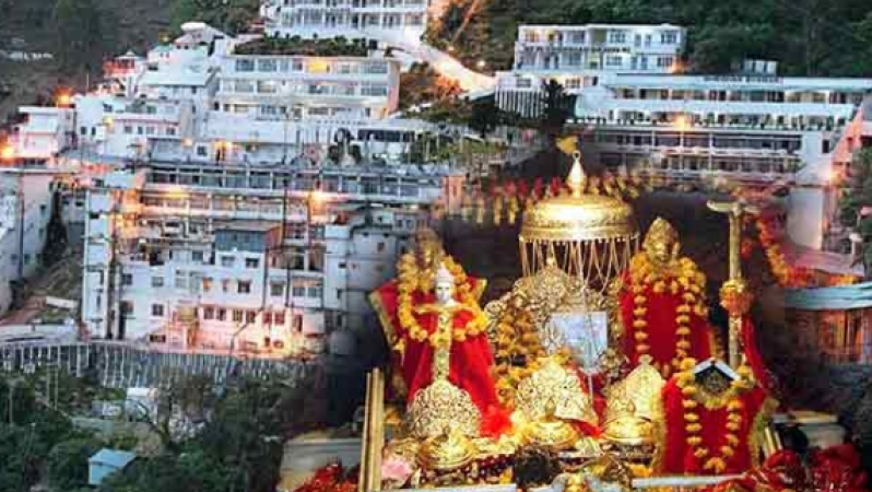 वैष्णो देवी मंदिर: त्रिकुटा पहाड़ियों के बीच विश्वास और उत्थान की यात्रा