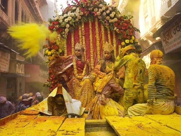 Know how Kanha's Braj celebrates Holi