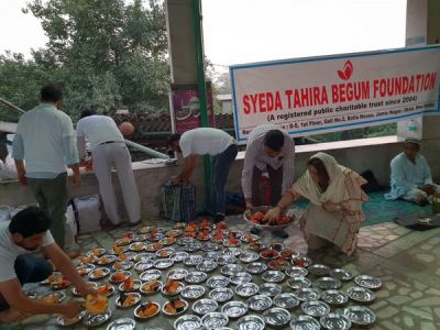 Roza Iftar organised by Syeda Tahira Begum Foundation for poor