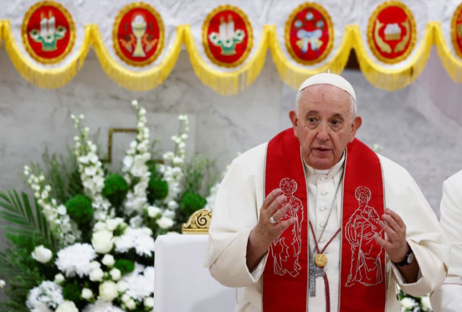 Pope calls on politicians in Lebanon to 