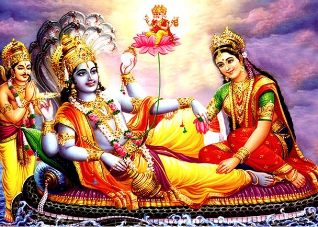 Laxmi Ji: Why does Mother Lakshmi press the feet of Shri Hari? There is a secret related to financial gain, know