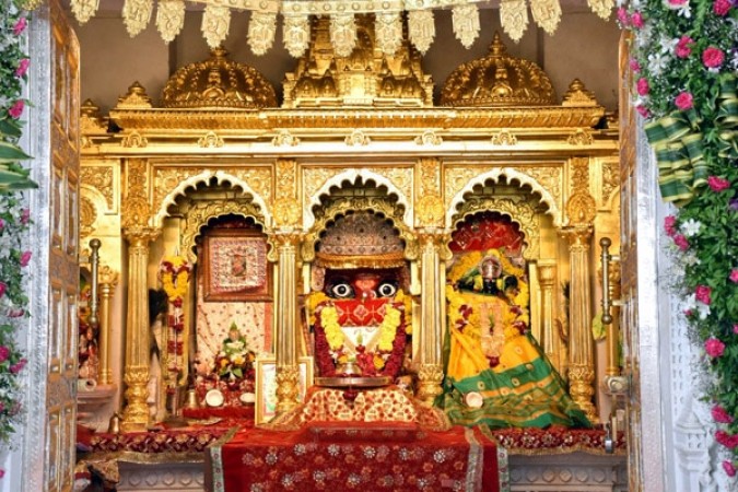 What is the relation of Mahakali Devi temple of Pavagadh to Mata Sati?