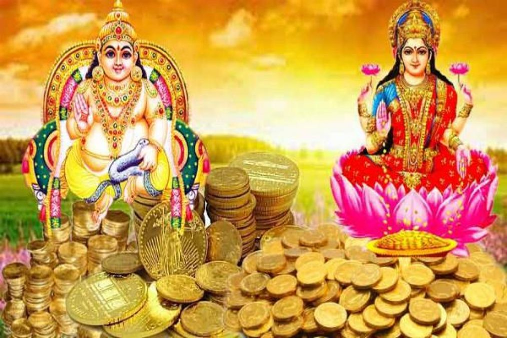 Chant these mantras to please Kuber, the God of wealth, on the night of Sharad Purnima
