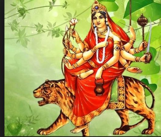 आज है नवरात्रि का तीसरा दिन, आइए जानते हैं माँ चंद्रघण्टा की कथा