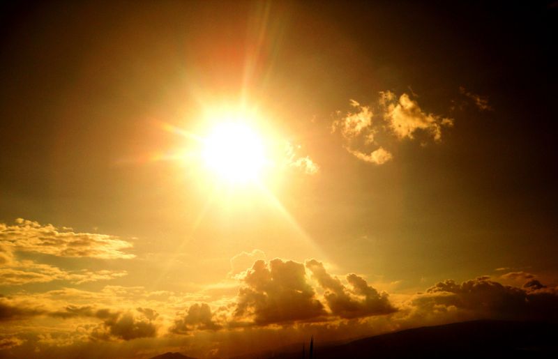 सूर्य के प्रकाश से दूर होती है नेगेटिव एनर्जी