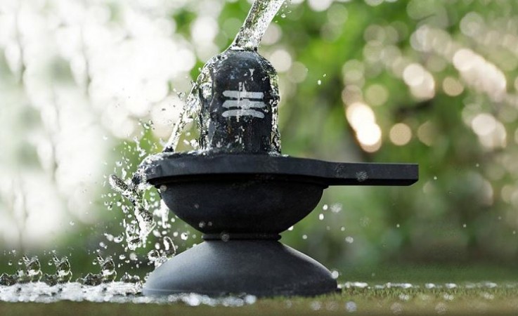 Offering Water to Shivling: Understanding the Correct Method