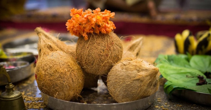 पूजा में आखिर क्यों फोड़ा जाता है नारियल? जानिए इसका महत्व