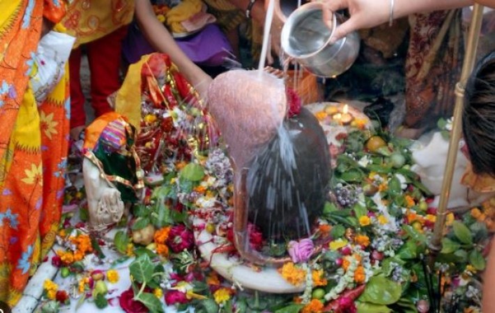 महाशिवरात्रि के दिन भगवान गंगाधर और त्रिदेवो की आरती से संपन्न करें अपनी पूजा