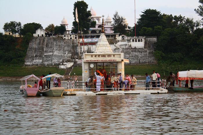 नर्मदा नदी से गुज़रता है पटेल लोक का रास्ता