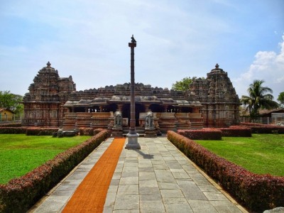 वास्तुकला और अध्यात्म का अद्भुत संगम है 'वीरनारायण मंदिर'