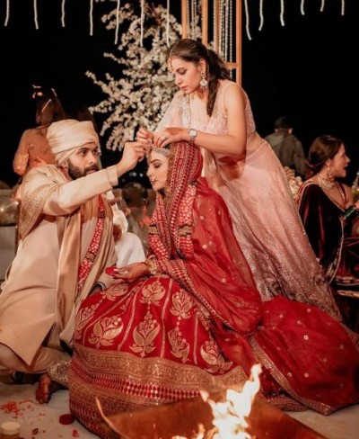 Red saree-vermillion, Mouni Roy's pictures after marriage win fans hearts