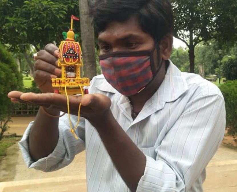 Odisha's man creates mini chariots for Lord Jagannath using matchsticks