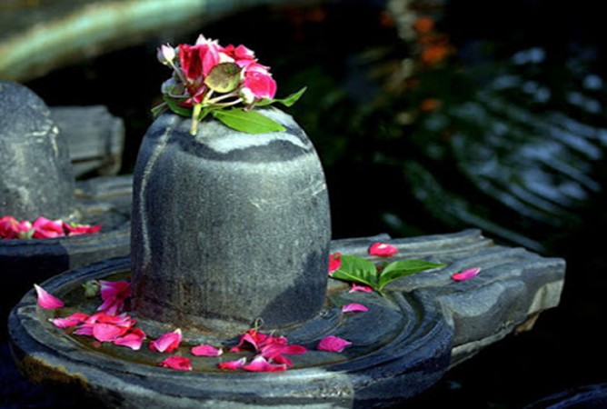 महाशिवरात्रि पर करें चमत्कारिक शिव मन्त्रों का जाप, जानिए चार पहर की पूजा का समय