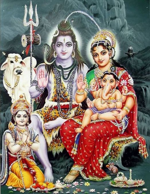 भगवान गणेश ने अपने दांत से लिखीं थी महाभारत, जानिए बप्पा के परिवार के बारे में