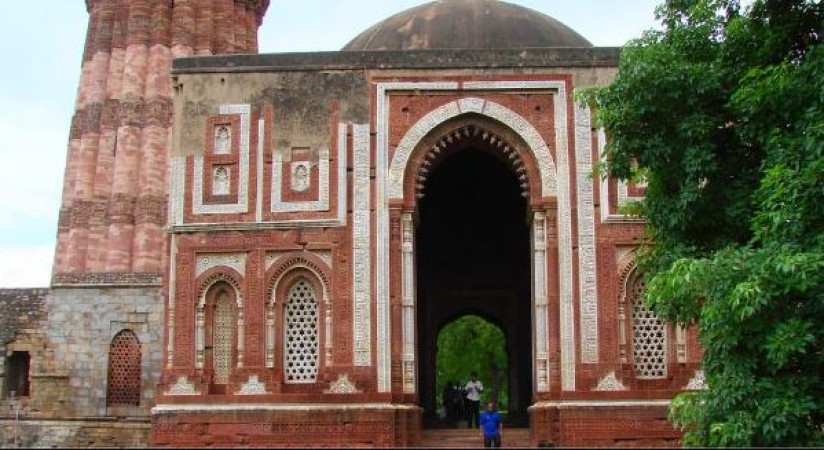 27 Hindu and Jain temples were demolished to build this mosque in Delhi!