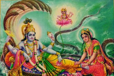 जानिए लक्ष्मी भगवान विष्णु के पैर क्यों दबाती है