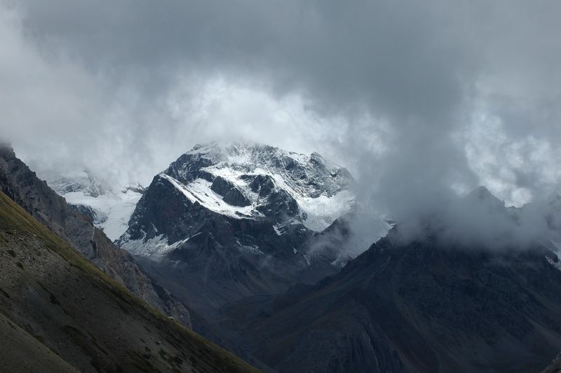 यहाँ चमत्कारी तरीके से बनता है ॐ