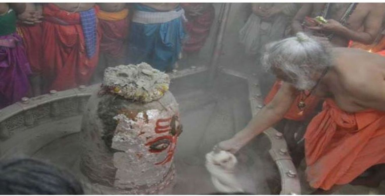 Here's the reason why Women do not see the Pious Bhasma Aarti!