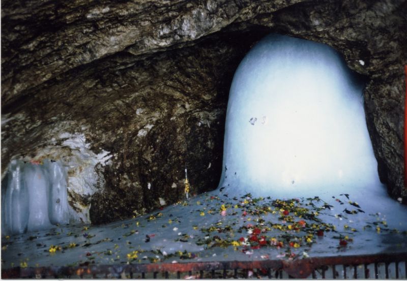 अमरनाथ गुफा में बर्फ से बनी शिवलिंग का रहस्य