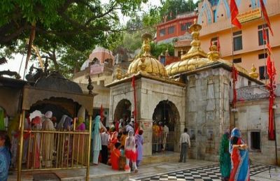 एक ऐसा मंदिर जहाँ पृथ्वी के गर्भ से निकल रही ज्वाला