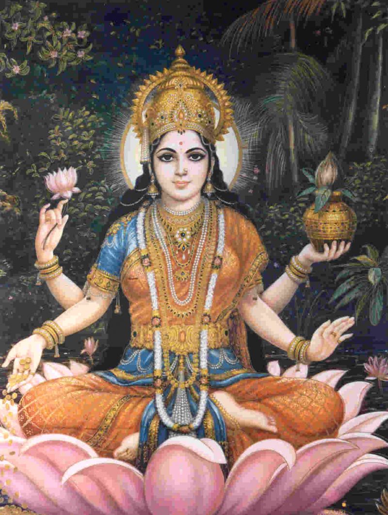 जानिए क्या है माँ लक्ष्मी की पूजा में कमल के फूल का महत्व