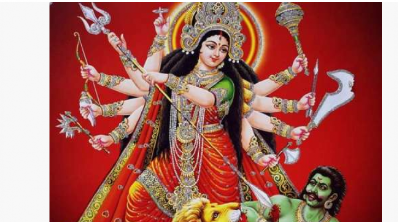 जानिए क्यों माँ दुर्गा के पास हैं इतने अस्त्र-शस्त्र