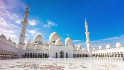 सँयुक्त अरब की ग्रैंड मस्जिद में 30, 000 से अधिक रोजेदार खोलते हैं अपना रोजा