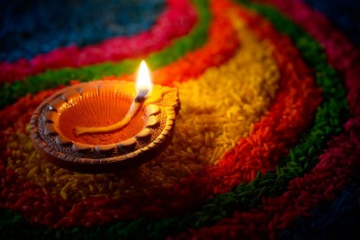 दिवाली पर केवल 1 घंटा 23 मिनट है लक्ष्मी पूजा की अवधि, जानिए सामग्री और संपूर्ण विधि