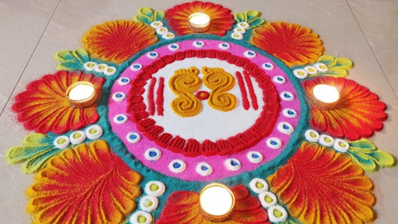 इस दिवाली पर वास्तु नियमों के अनुसार बनाएं रंगोली, बनी रहेगी माँ लक्ष्मी की कृपा