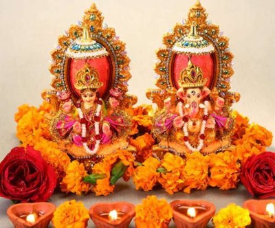 Offer these things to Goddess Lakshmi for prosperity and happiness today
