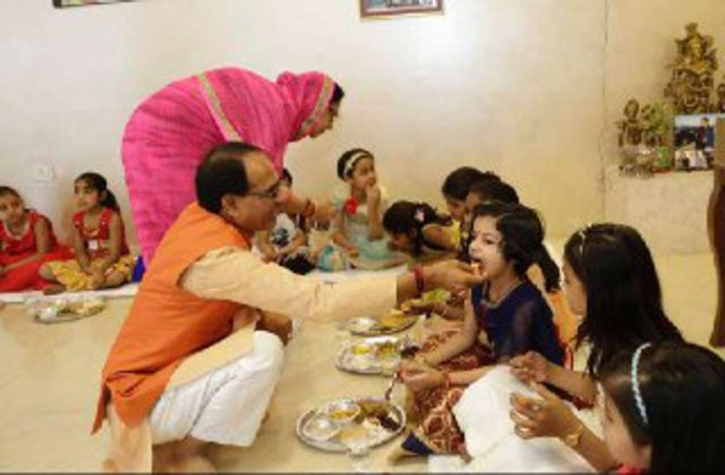 नवरात्रि में कुमारी कन्याओं को पूजा जाने के पीछे का ये है कारण