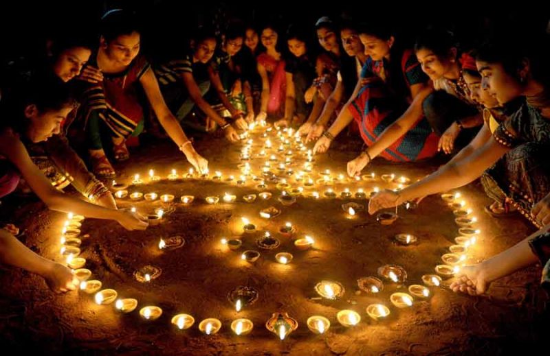 दिवाली पर दिए क्यों जलाते हैं