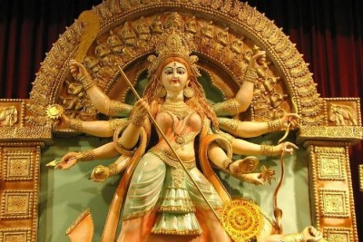नवरात्रि: इस मंत्र, पूजा विधि और वस्त्र-पुष्प से करें मां चंद्रघंटा को खुश