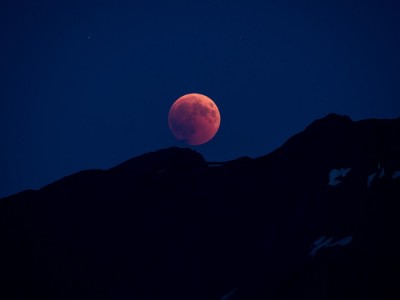 इस दिन पड़ेगा साल का अंतिम चंद्र ग्रहण, इस राशियों पर पड़ेगा प्रभाव