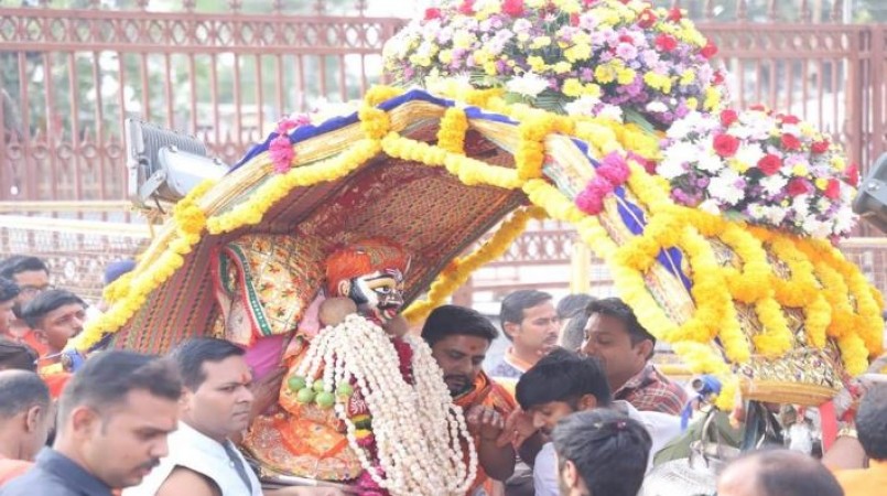 महाकाल मंदिर में आज मनाया जा रहा दशहरा, पालकी में सवार होकर शमी पूजन करने निकले 'महादेव'